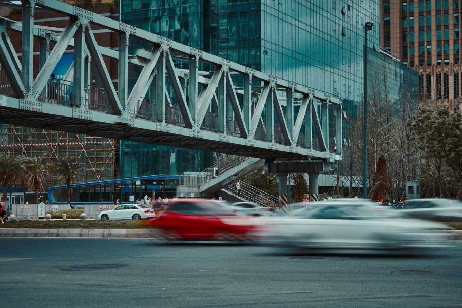 Móstoles pone en marcha una actuación especial de trabajos de limpieza viaria y desbroce