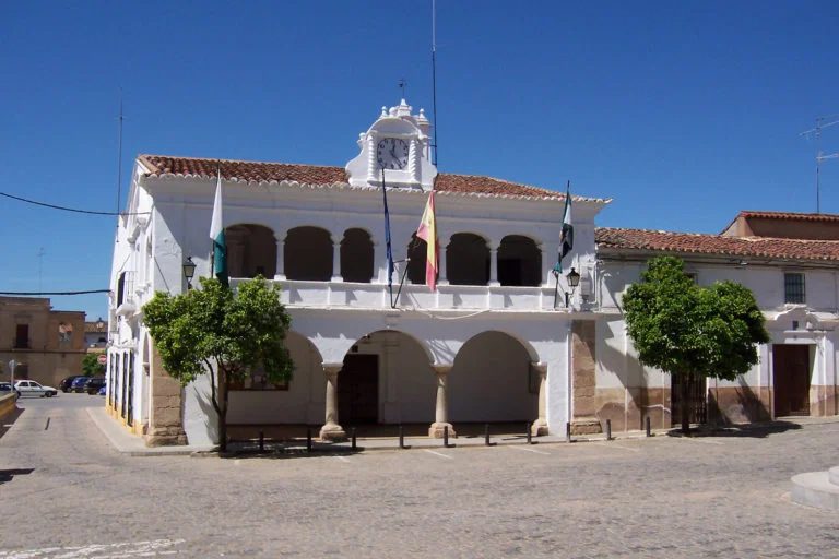 PP y PSOE pactan en Aceuchal subirse sus asignaciones y repartirse las representaciones