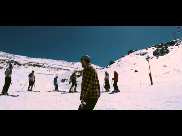 Sierra Nevada en Retro: Explora la Majestuosidad de la Montaña con un Toque Clásico